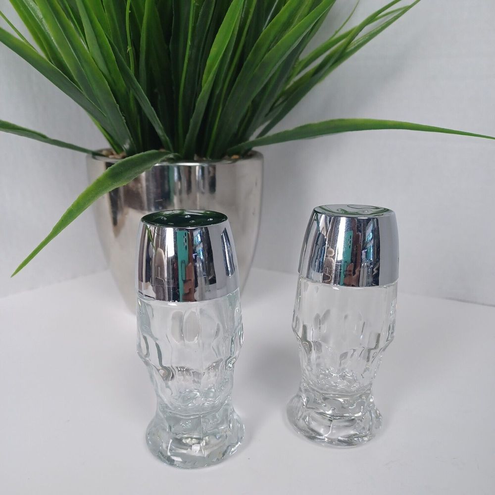 Vintage Clear Glass Salt And Pepper Shaker Set Honeycomb Cut Crystal MCM EUC